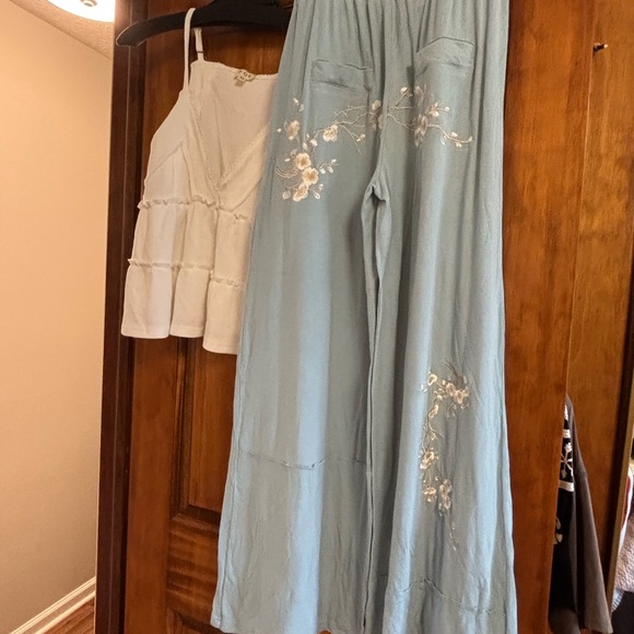 POL outfit white tank and baby blue floral pants new size medium - Picture 5 of 6